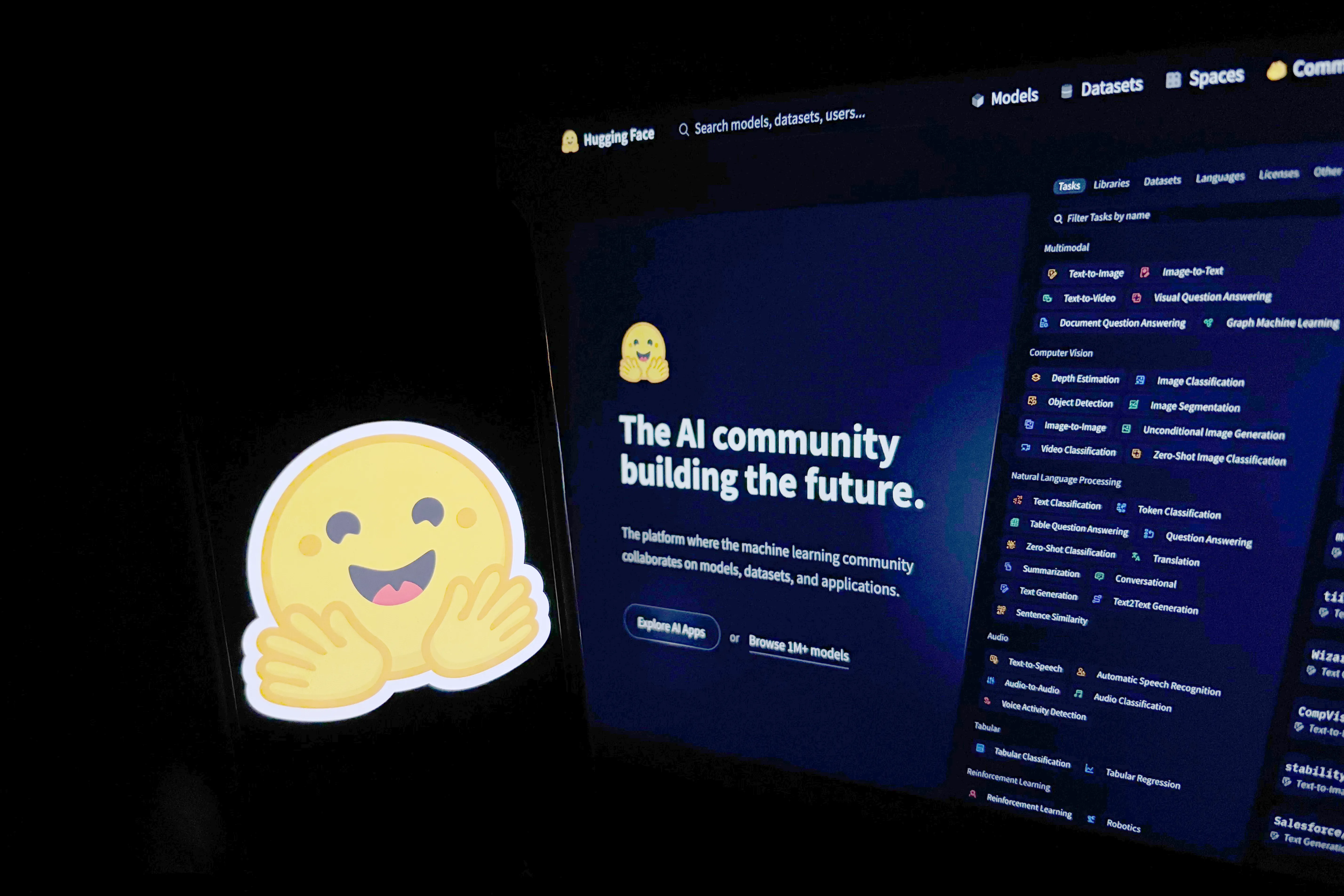 اختراق منصة هاغينغ فيس بواسطة وكيل ذكاء اصطناعي خبيث يثير مخاوف تقنية