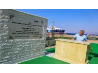 رئيس الوزراء يضع حجر الأساس لمشروع إنشاء وحدة التغويز الشاطئية