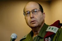 موشيه يعالون في مواجهة نتنياهو: من مهندس السور الواقي الى ناقد للسياسات العسكرية