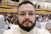 غموض يحيط بترحيل الناشط الفلسطيني عبد الكريم مقداد من اندونيسيا الى قبرص