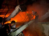 مجزرة جديدة في غزة تودي بحياة 12 فلسطينيا وسط استمرار خروقات الاحتلال
