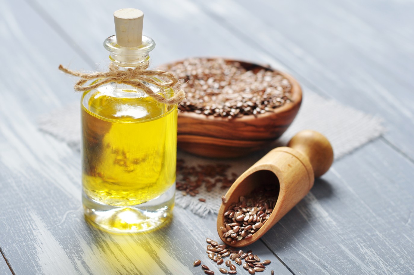 كنز الطبيعة النسائي.. كيف تغير بذور الكتان حياتك الصحية اليومية