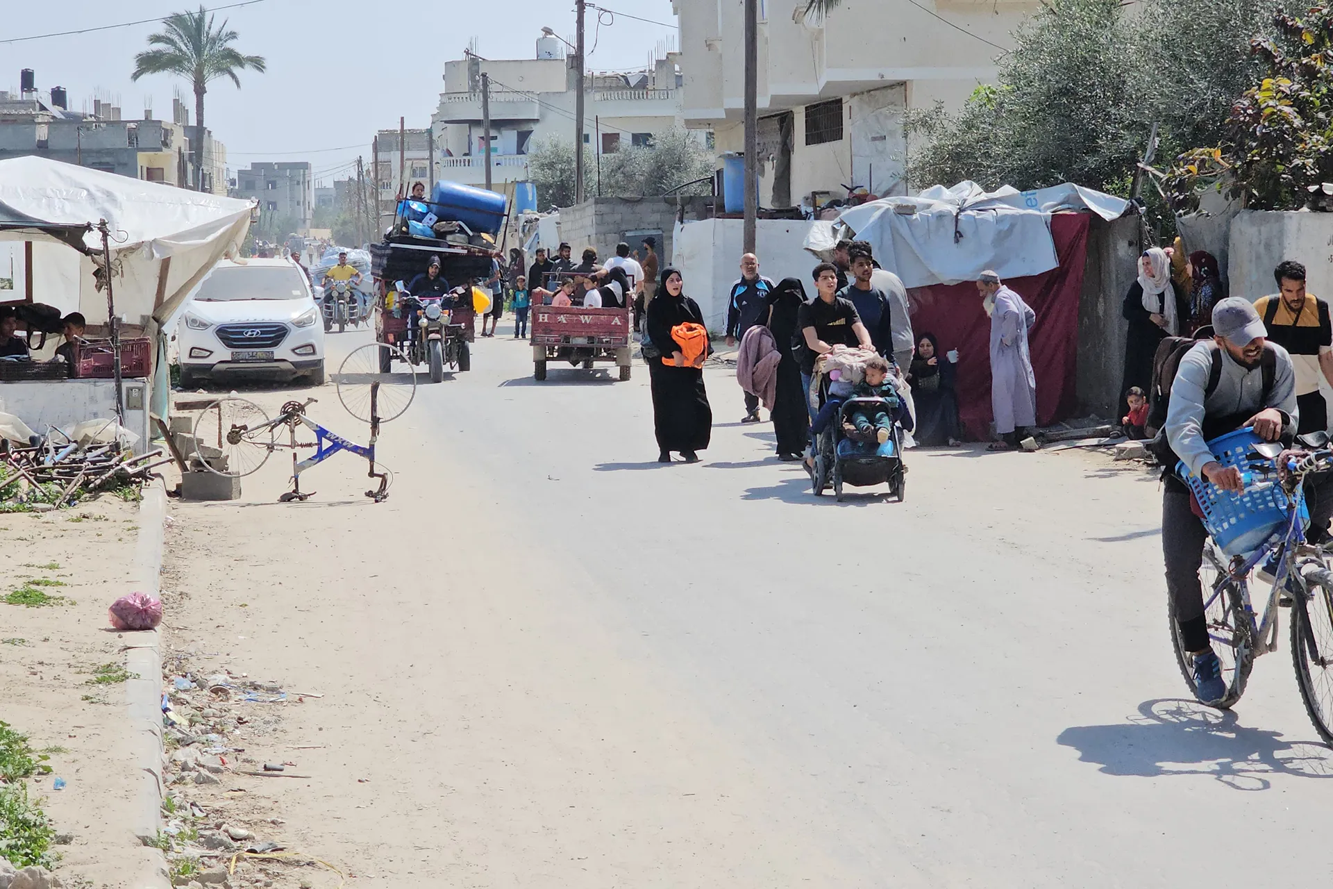 سياسة العزل الحديدي: الاحتلال يحول قطاع غزة الى كانتونات معزولة ببوابات عسكرية
