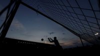 قاعدة جديدة في الدوري الانجليزي تنهي ظاهرة ادعاء الاصابة لدى حراس المرمى
