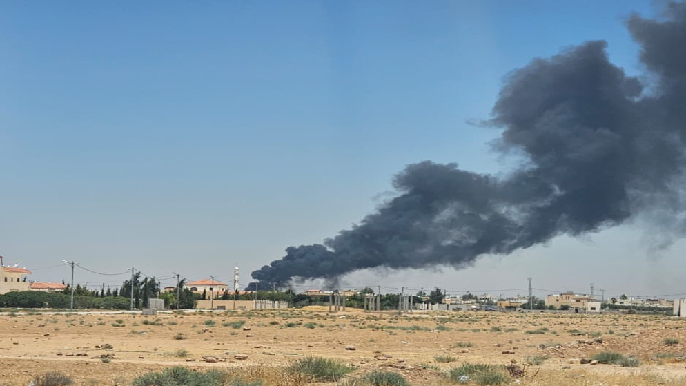 الدفاع المدني يسيطر على حريق ضخم داخل منشأة زراعية في المفرق