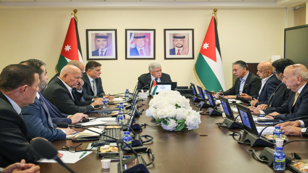 تحركات حكومية عاجلة لرفع كفاءة النقل وتسهيل انسياب البضائع عبر العقبة والكرامة