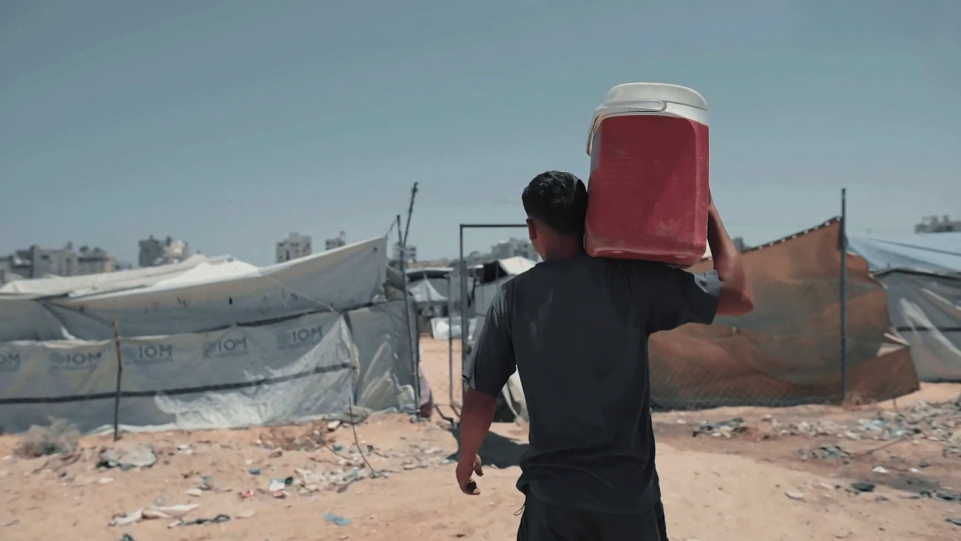ابتكارات الغزيين لمواجهة حر الصيف في ظل انقطاع الكهرباء