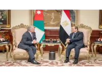 الملك والسيسي يؤكدان أهمية تكثيف الجهود لاستعادة التهدئة الشاملة في الإقليم