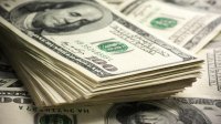 الدولار يحلق قرب ذروة شهر وسط ترقب حذر لقرارات الفيدرالي وتوترات الشرق الاوسط