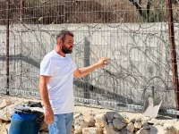 جحيم يومي في برقة.. كيف يعيش رائد ياسين تحت حصار مستوطني حومش