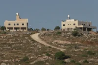 حصار استيطاني خانق يغلق ابواب الحياة امام عائلة فلسطينية في نابلس
