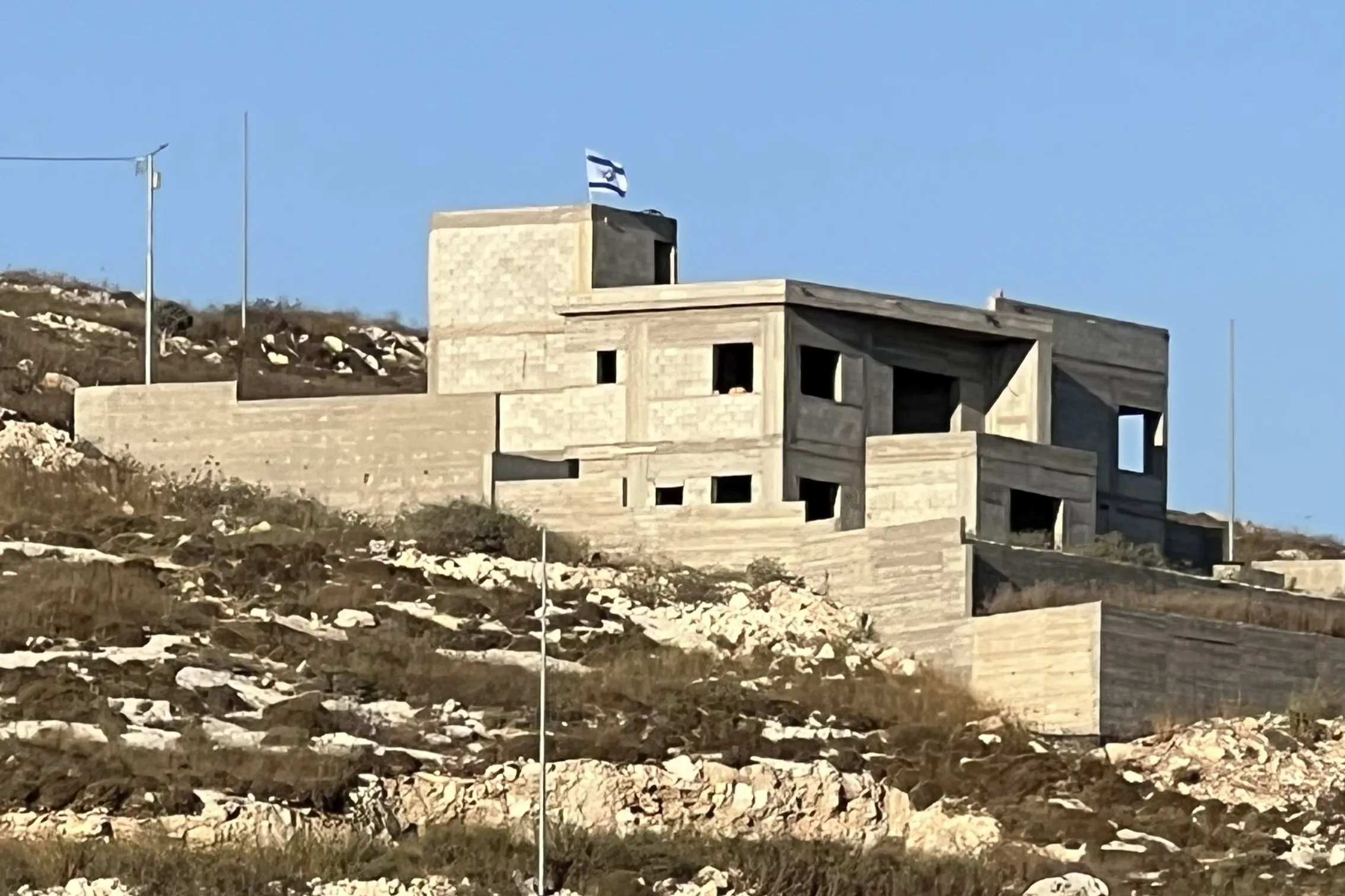 تطور خطير في الضفة الغربية مستوطنون يحتلون منزلا في مناطق السلطة الفلسطينية