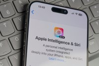 ازمة سيري اي اي في اوروبا لماذا تمنع ابل مزايا الذكاء الاصطناعي عن مستخدميها