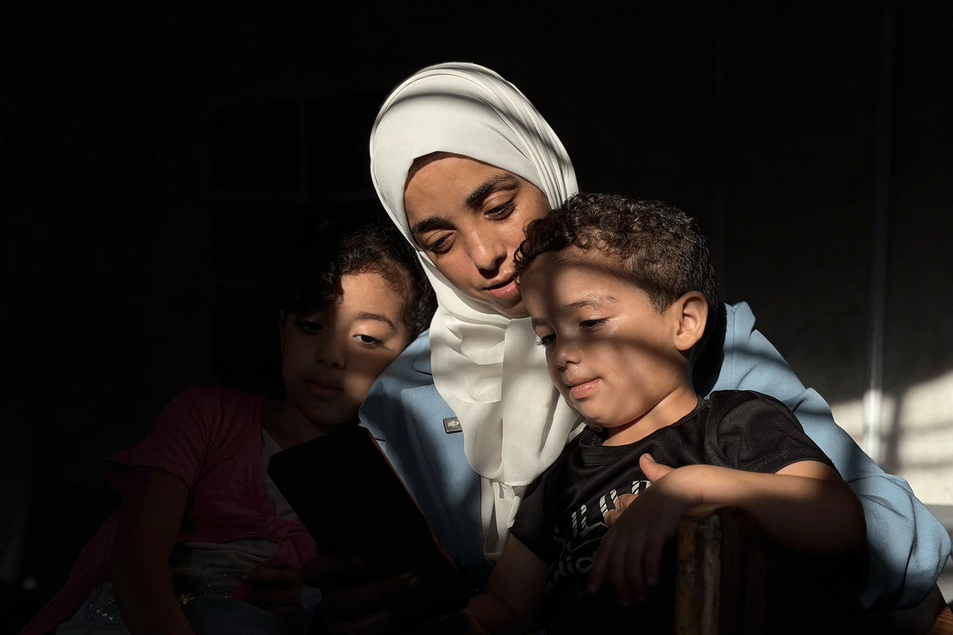 رحلة الهروب من الموت.. كيف اصبحت حياة اسيل عميرة سجنا مفتوحا بين جحيم السودان وغزة