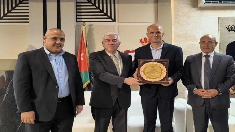 احتفاء شعبي ورسمي في الرمثا بالحكم ادهم المخادمة ونجوم الزمن الجميل