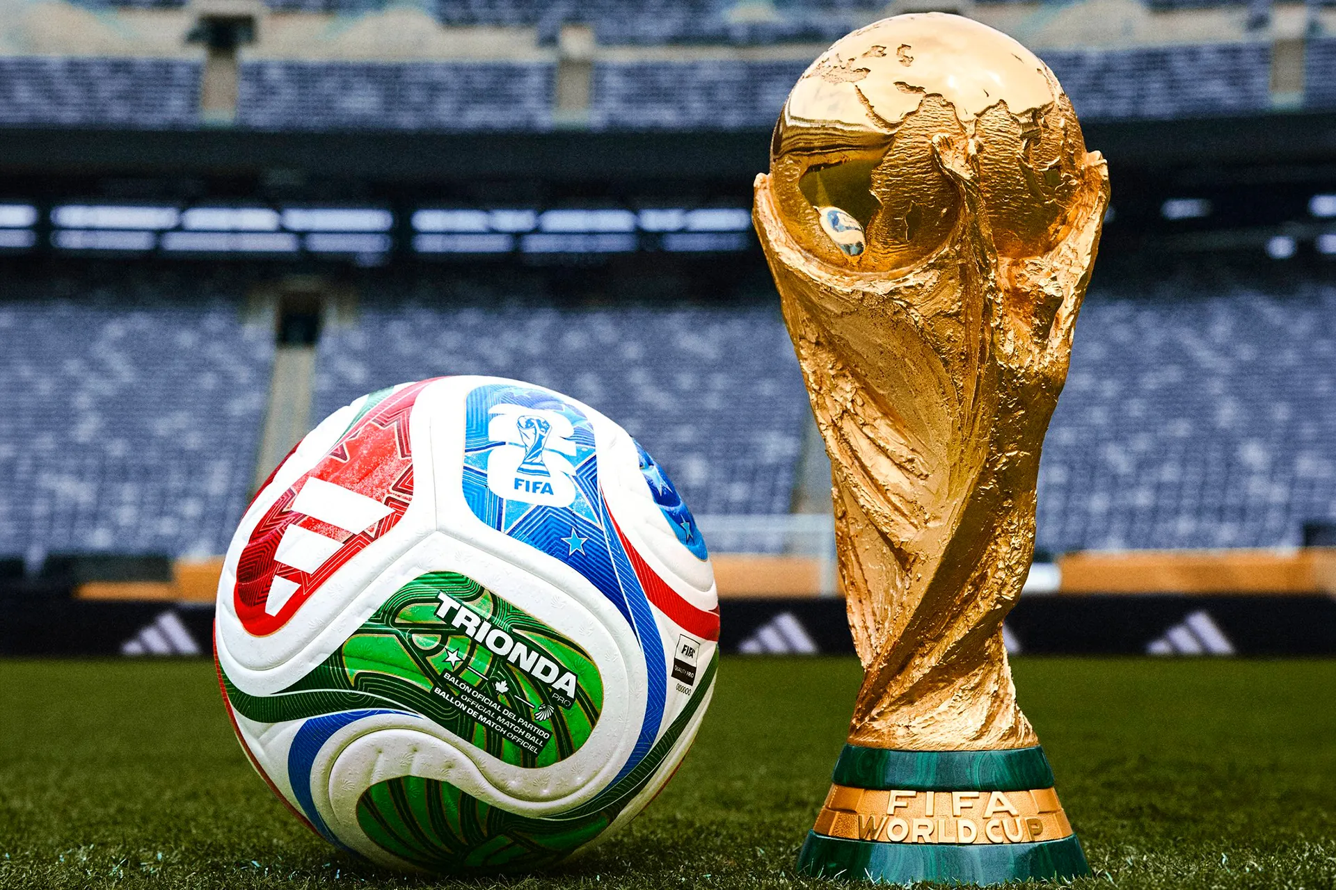 ثورة في الملاعب.. كيف تحولت كرة القدم الى جهاز ذكي فائق الدقة
