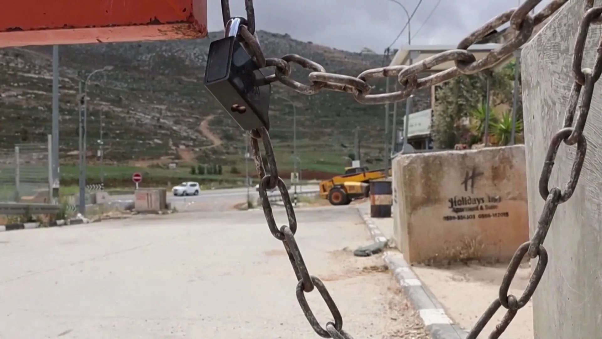 سنجل في قبضة الاستيطان: معركة البقاء خلف الاسلاك الشائكة