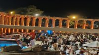 زحف جماهيري نحو مسرح الصوت والضوء في مهرجان جرش