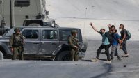 عنف المستوطنين في الضفة الغربية: استراتيجية رسمية لتهجير الفلسطينيين والسيطرة على الاراضي