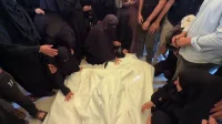 قصة ام فلسطينية تفقد عائلتها بالكامل تحت قصف غزة