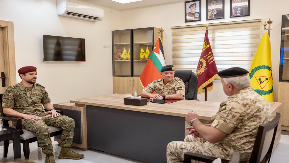 الملك عبدالله الثاني يفتتح مرافق عسكرية جديدة ويعزز جاهزية لواء الملك الحسين المدرع