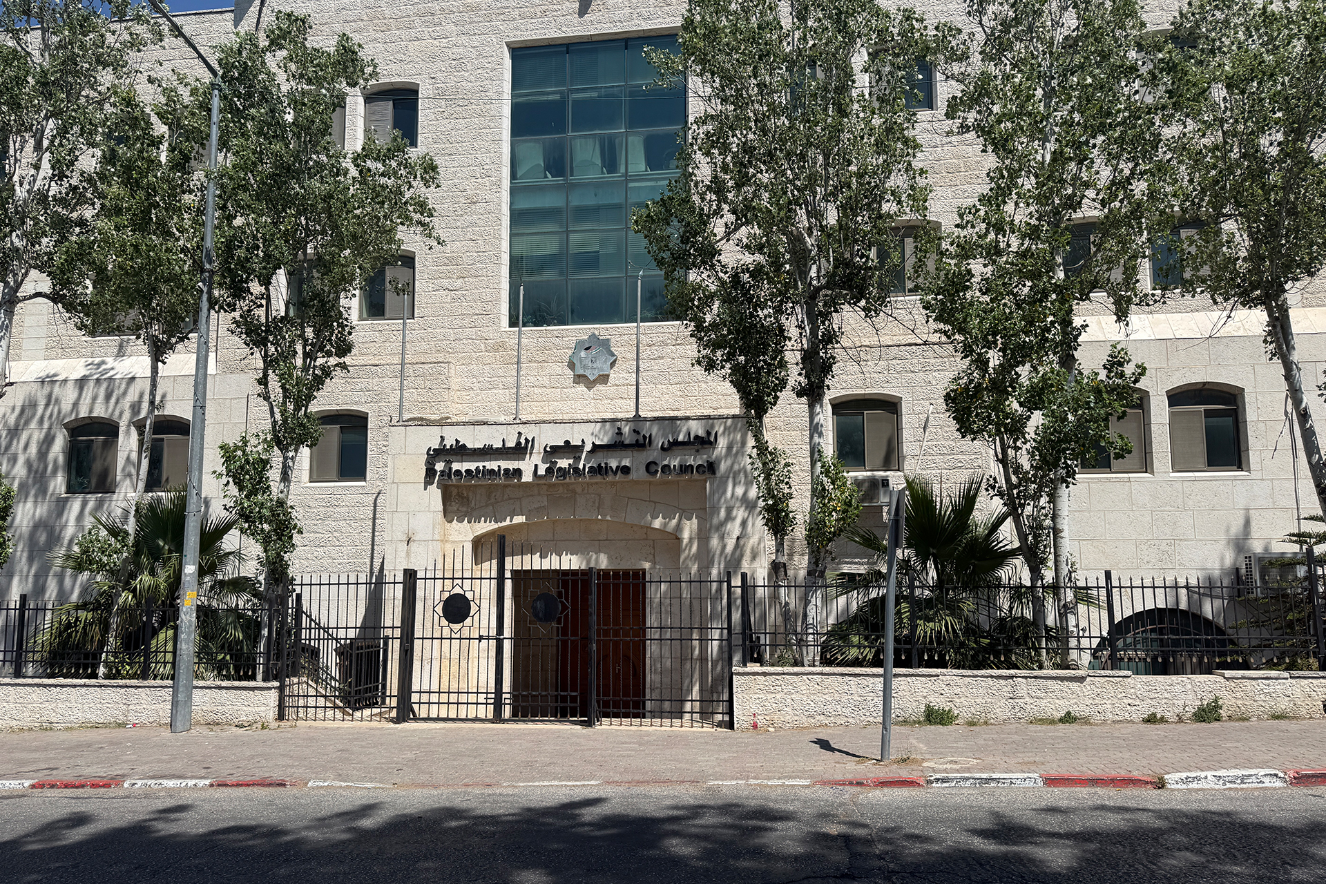 حراك شعبي فلسطيني لضمان نزاهة الانتخابات وحماس تحث المواطنين على التسجيل