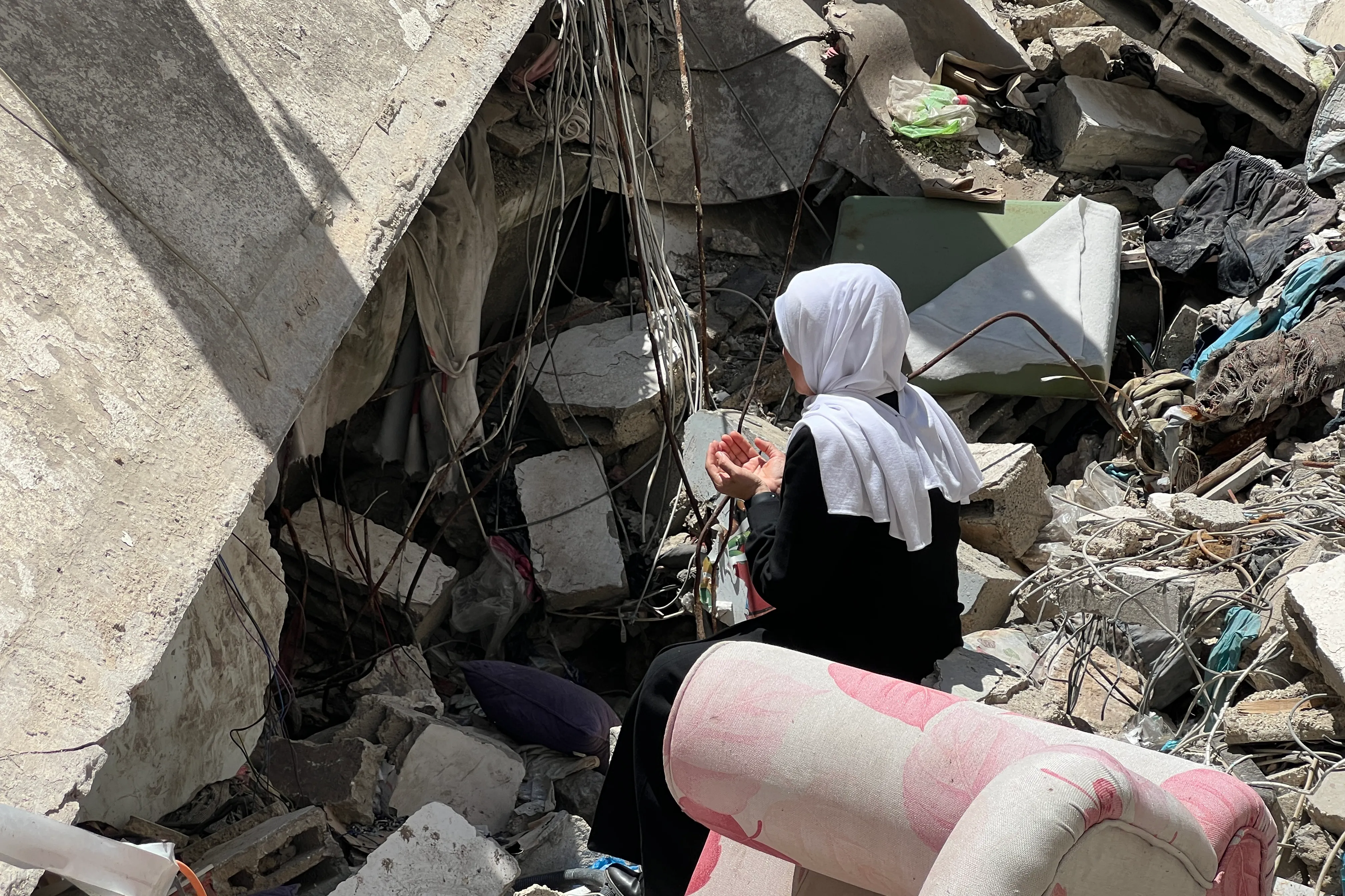 محو الادلة في غزة.. الاحتلال يجرف المقابر ويخفي مصير الاف الشهداء تحت الركام