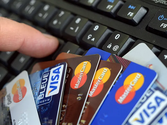 ديون بطاقات الائتمان في امريكا تلامس مستويات قياسية جديدة