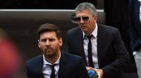 مستقبل ميسي في الملاعب يواجه الغموض بعد رحيل والده