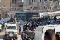 دموع اللقاء تكسر الحصار لحظات عاطفية في غزة بعد عودة العالقين
