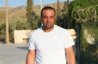 تفاصيل صادمة لاعتداء وحشي على مواطن فلسطيني ووالده في الخليل