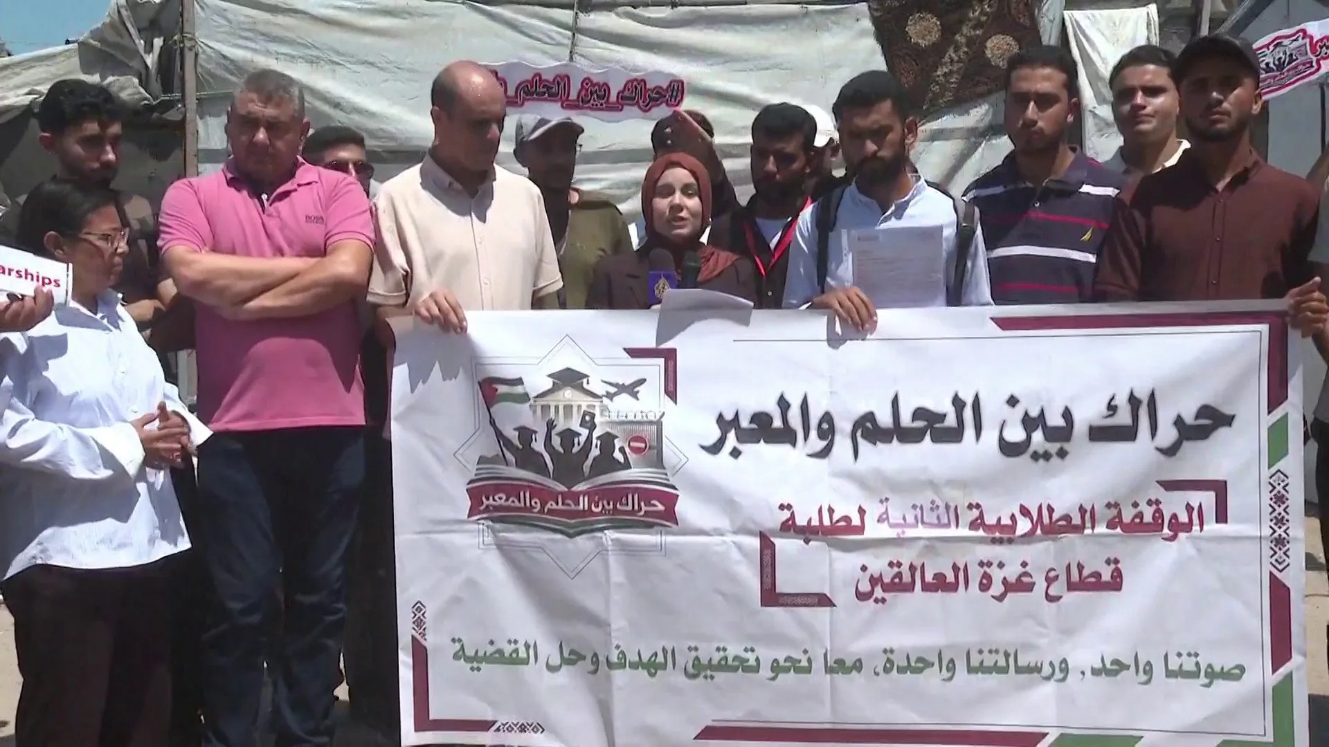 طلاب غزة يواجهون ضياع مستقبلهم الدراسي بسبب استمرار اغلاق المعابر