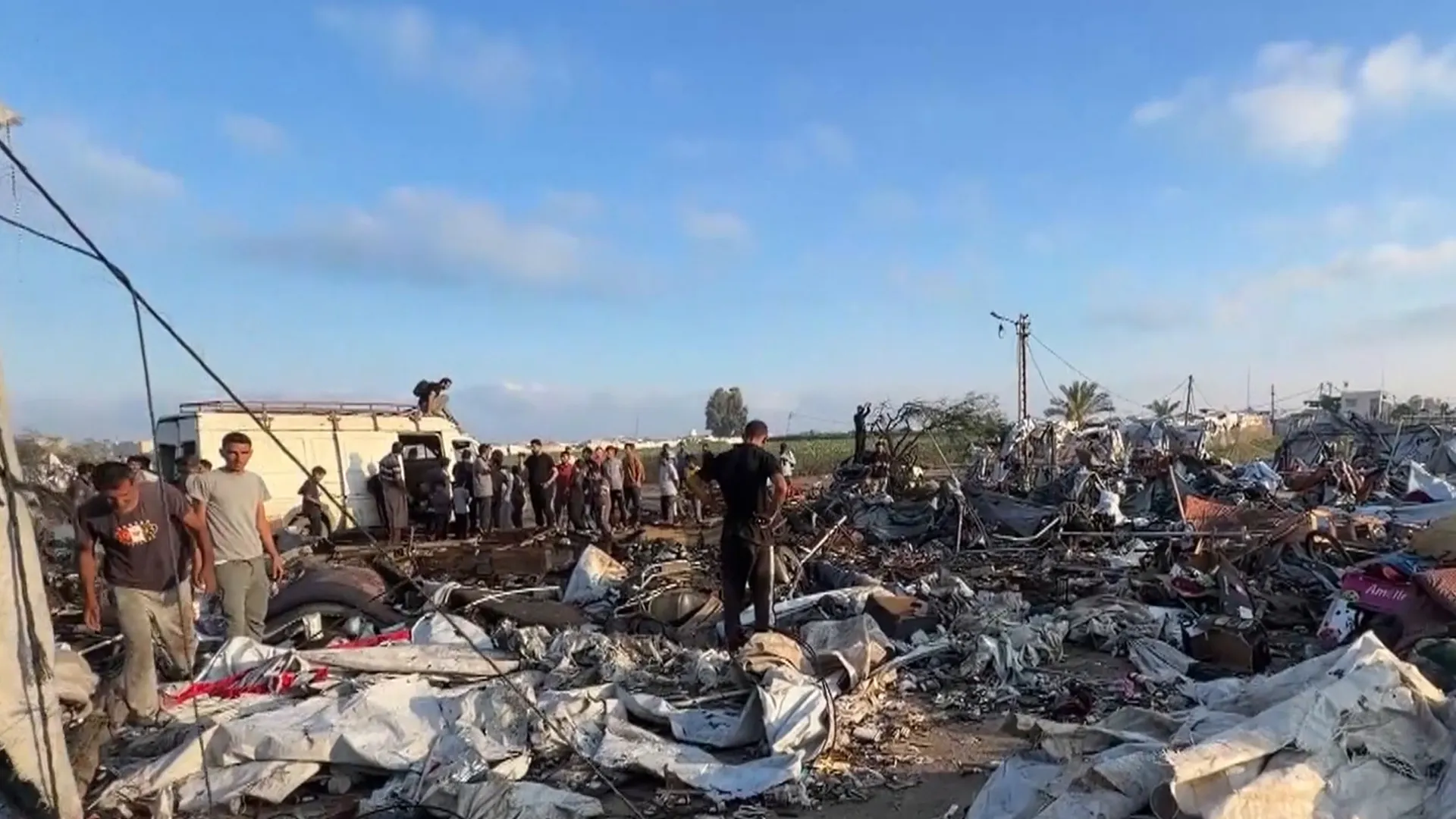 مجزرة جديدة في مواصي خان يونس تضاعف معاناة النازحين