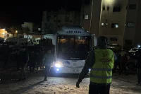 انتهاكات الاحتلال ضد العائدين الى غزة مصادرة هواتف وذهب المسافرين