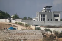 حصار خانق في قصرة: عائلات فلسطينية معزولة عن منازلها بقوة السلاح