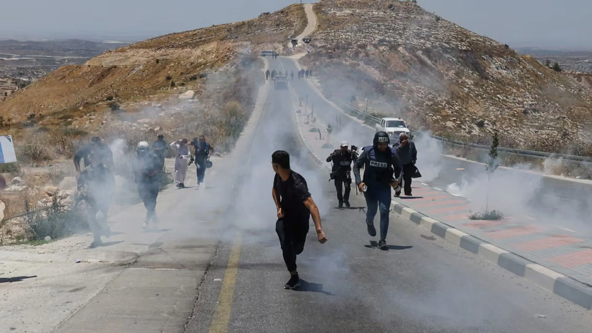استهداف العلم الفلسطيني في المغير.. تكتيكات احتلالية جديدة تثير مخاوف الضفة