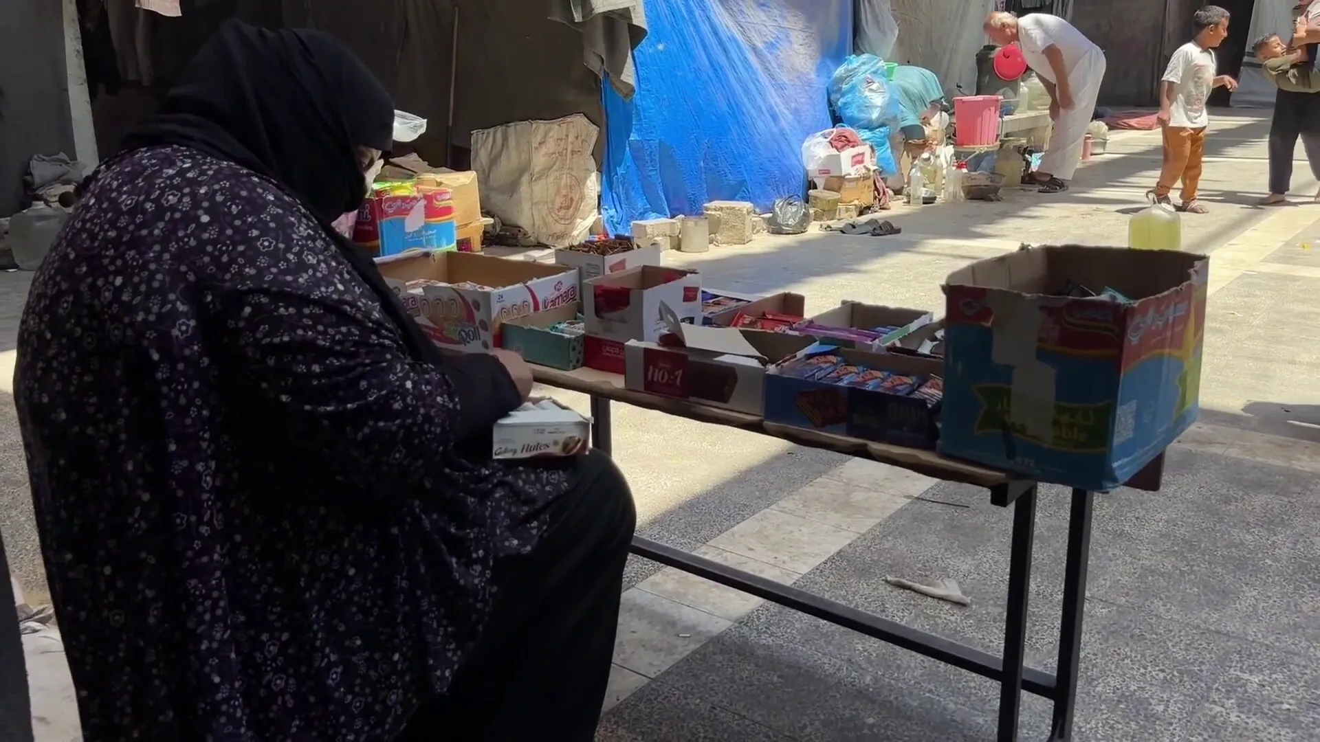 كفاح نساء غزة في مواجهة الغلاء وبسطات الرزق الصغير