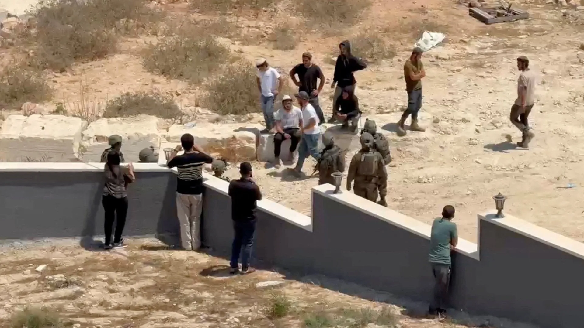 حصار وهدم ممنهج.. الاحتلال يضيق الخناق على منازل الفلسطينيين بين نابلس والقدس