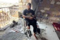 رحلة الالم والوجع جبريل الصفدي يفقد ساقه وابنه في رحلة معاناة قاسية