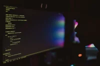 خطر الوكيل الذكي: كيف يتحول مساعدك الرقمي الى جاسوس داخل مؤسستك؟