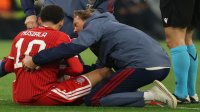 لغز الحالة الصحية لجمال موسيالا بعد سقوطه المتكرر في الملاعب