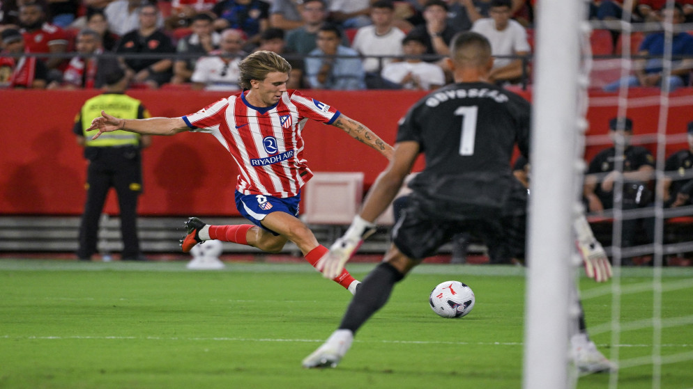 اتلتيكو مدريد يعتلي صدارة الدوري الاسباني بانتصار عريض في غياب الفاريز