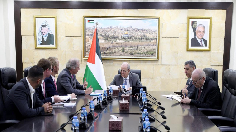 تحرك فلسطيني عاجل تجاه اوروبا لوقف انتهاكات المستوطنين والازمة المالية