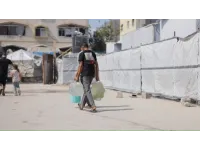 "الخيرية الهاشمية" تستمر بإيصال مياه الشرب للأسر في غزة