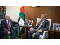 رئيس الوزراء يتسلم التقرير السنوي لهيئة النزاهة ومكافحة الفساد