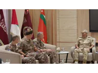 رئيس هيئة الأركان يبحث مع وفد عسكري فرنسي تعزيز التعاون الدفاعي