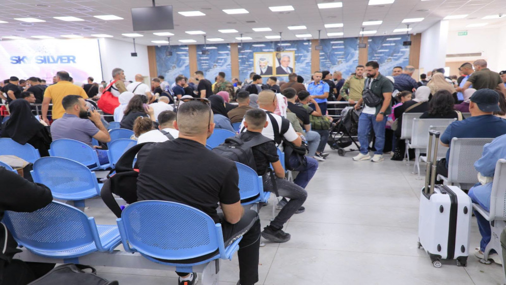 حركة نشطة في معبر الكرامة وتوقيف عشرات المطلوبين للعدالة