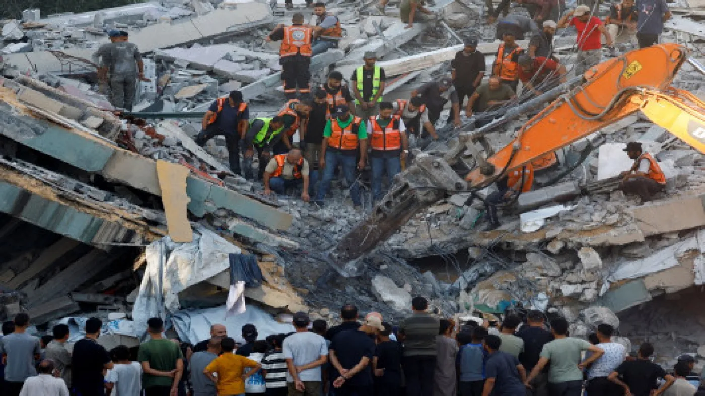 وفيات ومصابون وأكثر من 60 مفقودا إثر انهيار مبنى في غزة
