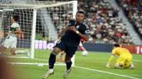 ريال مدريد يقتنص انتصارا دراميا امام التشي ويتمسك بملاحقة برشلونة