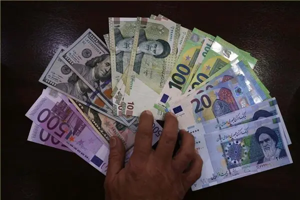 اقتصاد الحرب في ايران.. كيف يواجه الريال ضغوط العقوبات الامريكية؟